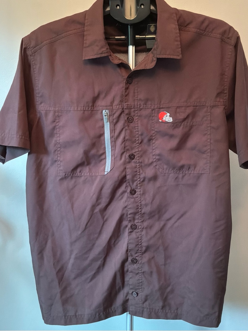 Antigua Men's Cleveland Browns Short Sleeve Button Down Shirt Brown Large